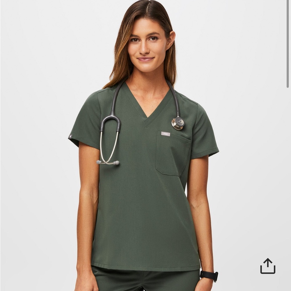 Catarina One Pocket Scrub Top - Moss